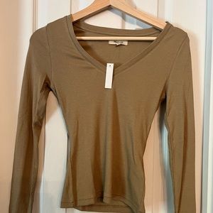 Madewell V-neck ribbed long sleeve top